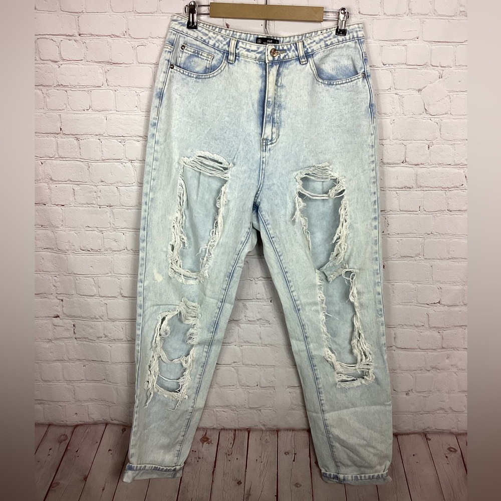 Missguided Riot High Rise Mom Jeans destroyed light wash,‎ sz 10L